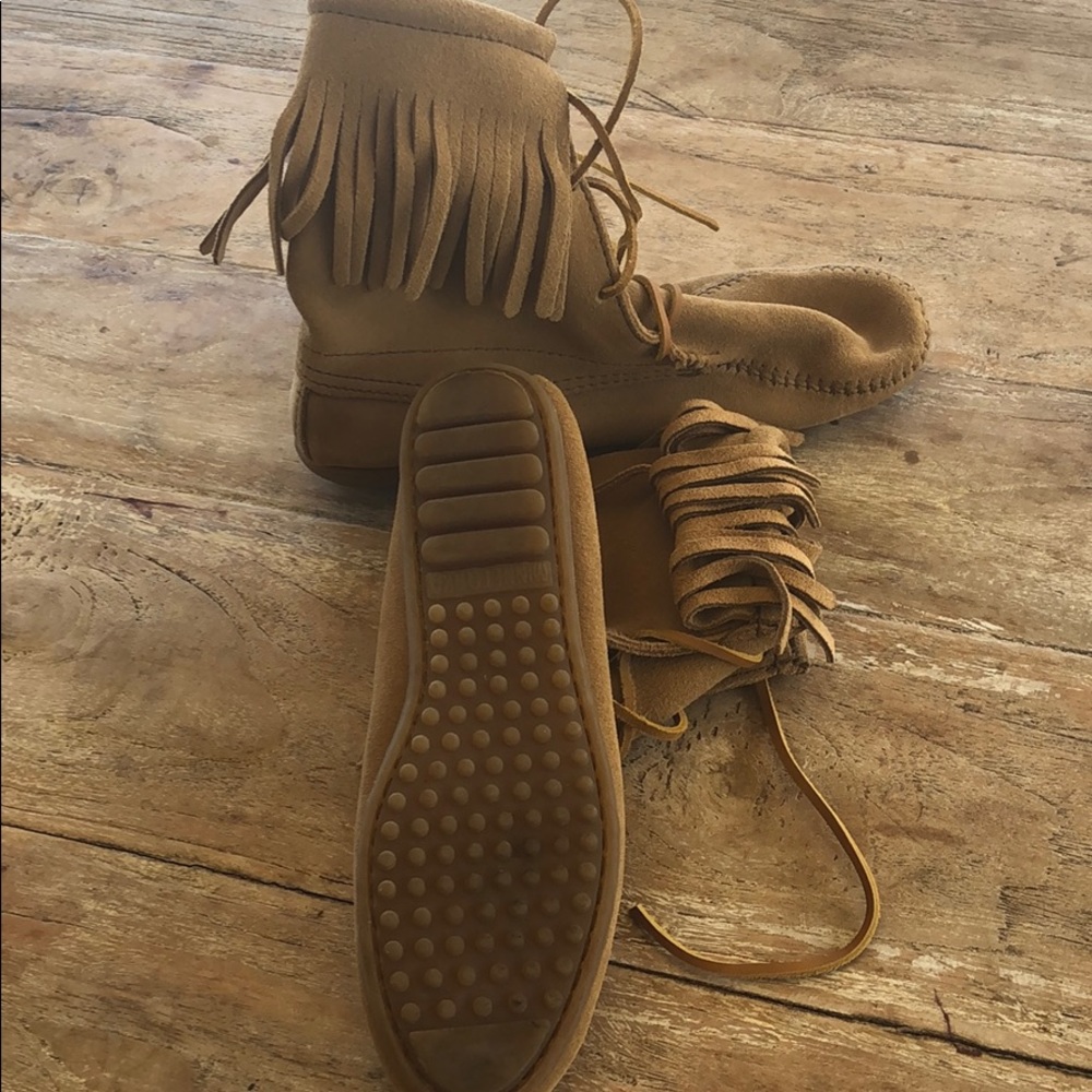 Minnetonka Suede Fringe Booties